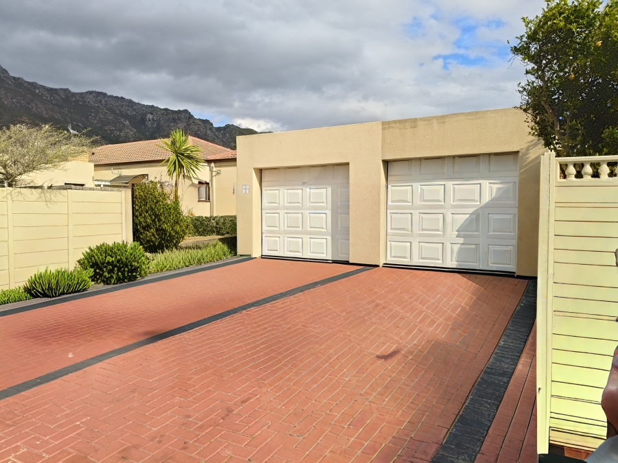 2 Bedroom Property for Sale in Admirals Park Western Cape